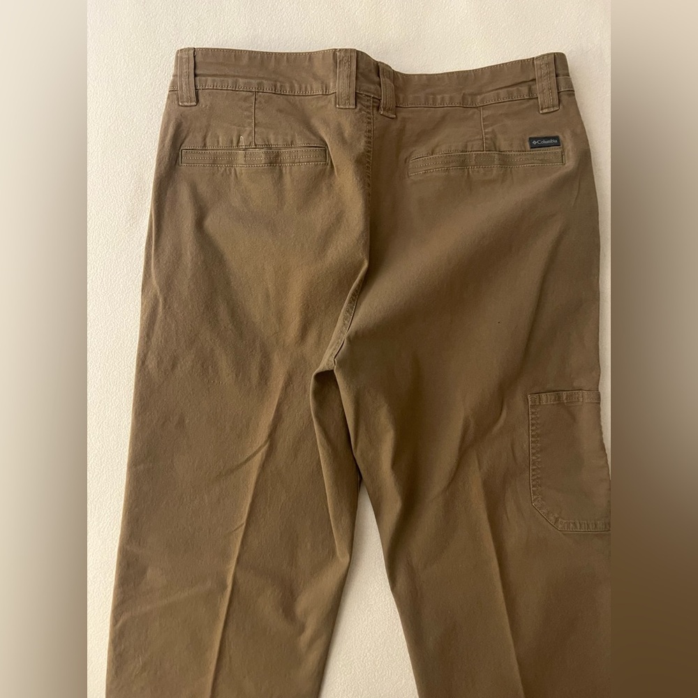 Columbia mens slacks. 38 waist by 30 length. Tan/ beige. 6 pockets - Picture 6 of 9